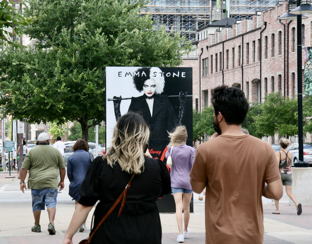 ReynoldsOOH's tweet photo. Head and shoulders above everything else in #Dallas🔥 The Walt Disney Company #Cruella #StreetWalls #outdooradvertising 👀#DisneyPlus #supporttheaters👀🎥 https://t.co/wahyOxebES