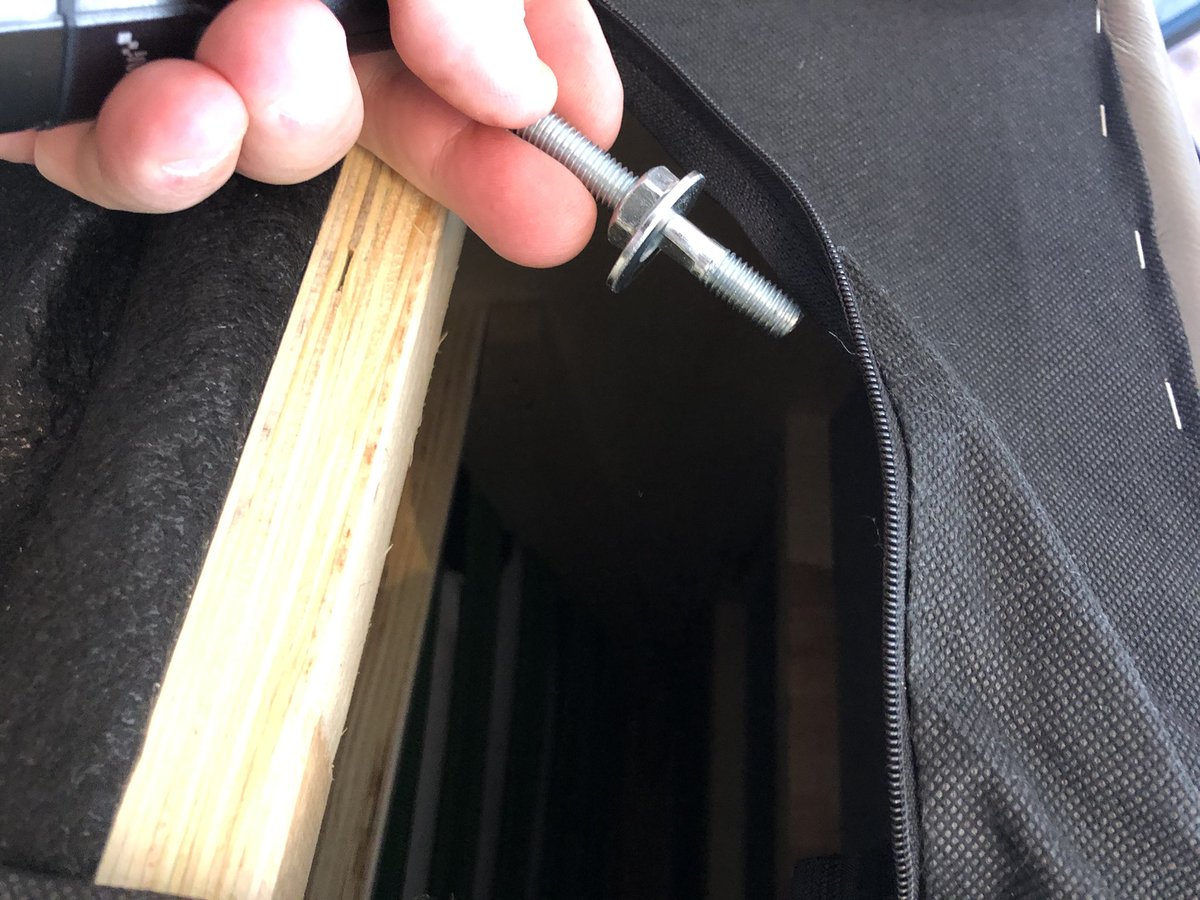 H9llsw's tweet photo. Still no contact from @Sofology customer services about there pathetic attempt at a quality sofa, so here are they are again, i’l keep posting these every 24hrs until they show some interest. https://t.co/BoYyoGFXqB