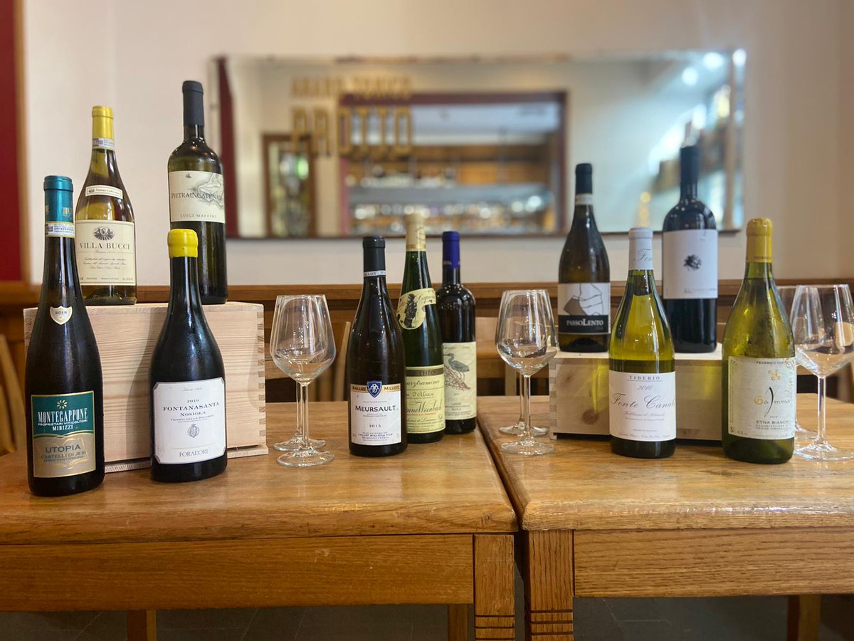 CarlaTrimani's tweet photo. La carta dei vini é il nostro cuore pulsante! 
Per una serata speciale possiamo costruire insieme il menù attorno alla vostra etichetta preferita. 
Vi presentiamo un collage della sezione cristallini: non vi viene voglia di provare qualche etichetta? 
#wewinebetter #wewinebar https://t.co/HJ85VgQSkz