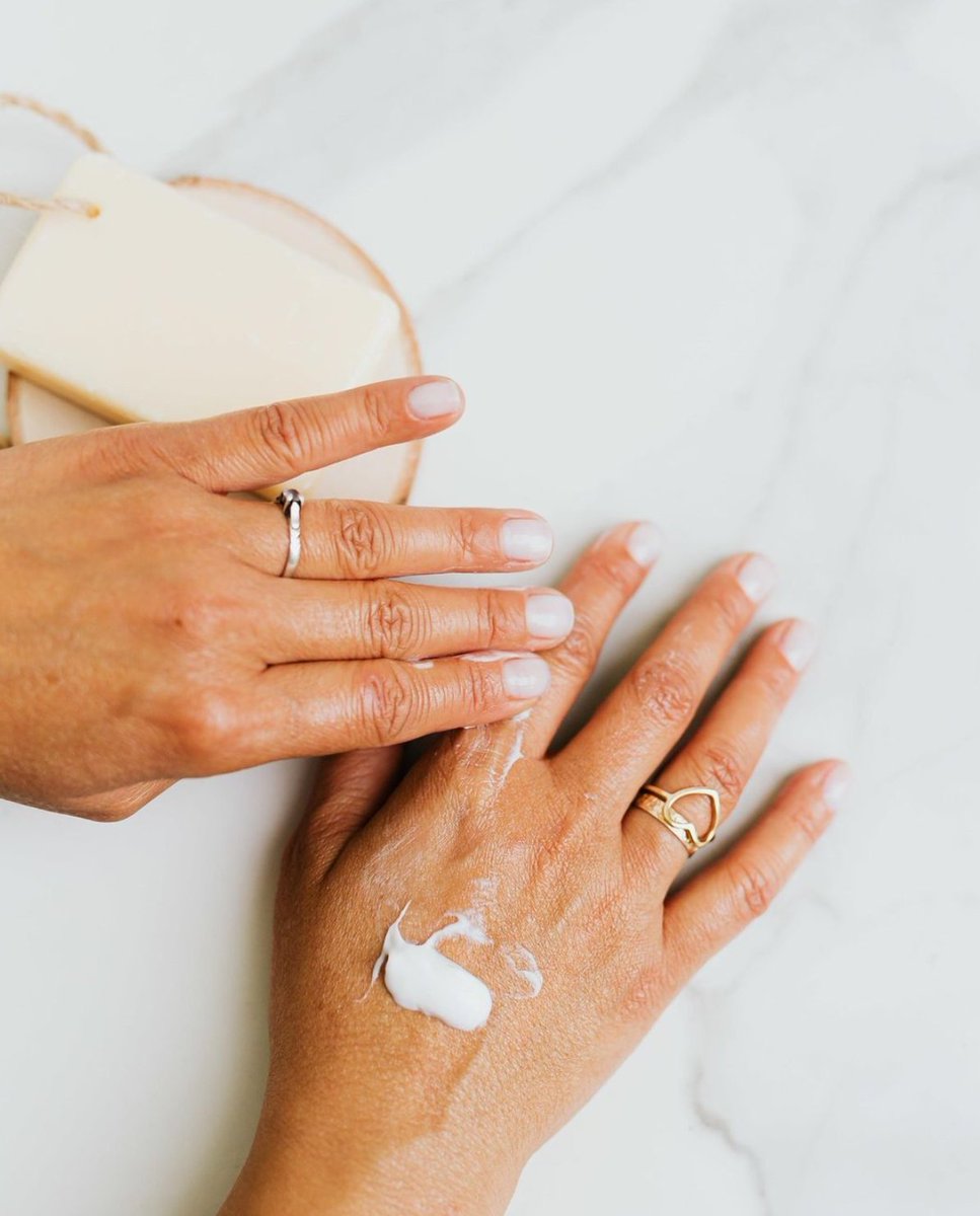 CBDLuxe's tweet photo. Maybe you already use CBD topicals to help with some sort of localized issue. If so, you know that they can be quite fast-acting and useful. So, imagine all of the things that you love about CBD topicals, but applied to your body in the form of a massage. https://t.co/fmh5uKQ1v9