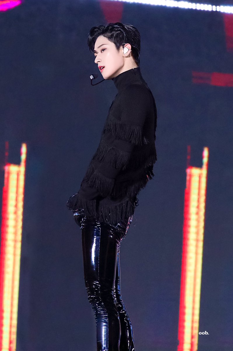 The Boyz - Juyeon bulge &amp; thighs