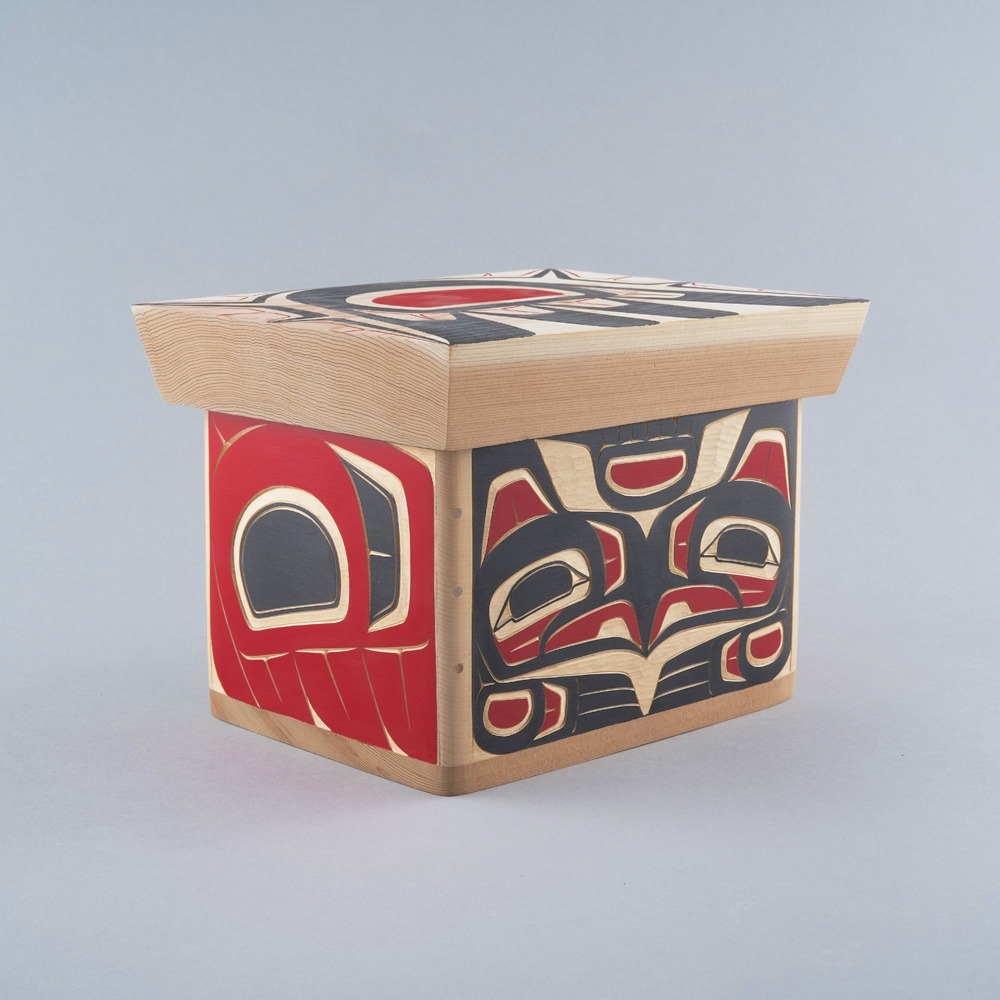 This bentwood box by Cecilia Adams depicts the Eagle. Eagle is respected for its intel­ligence and revered as a powerful hunter.⁠
⁠
Eagle Bentwood Box by Cecilia Adams (Gitxsan).