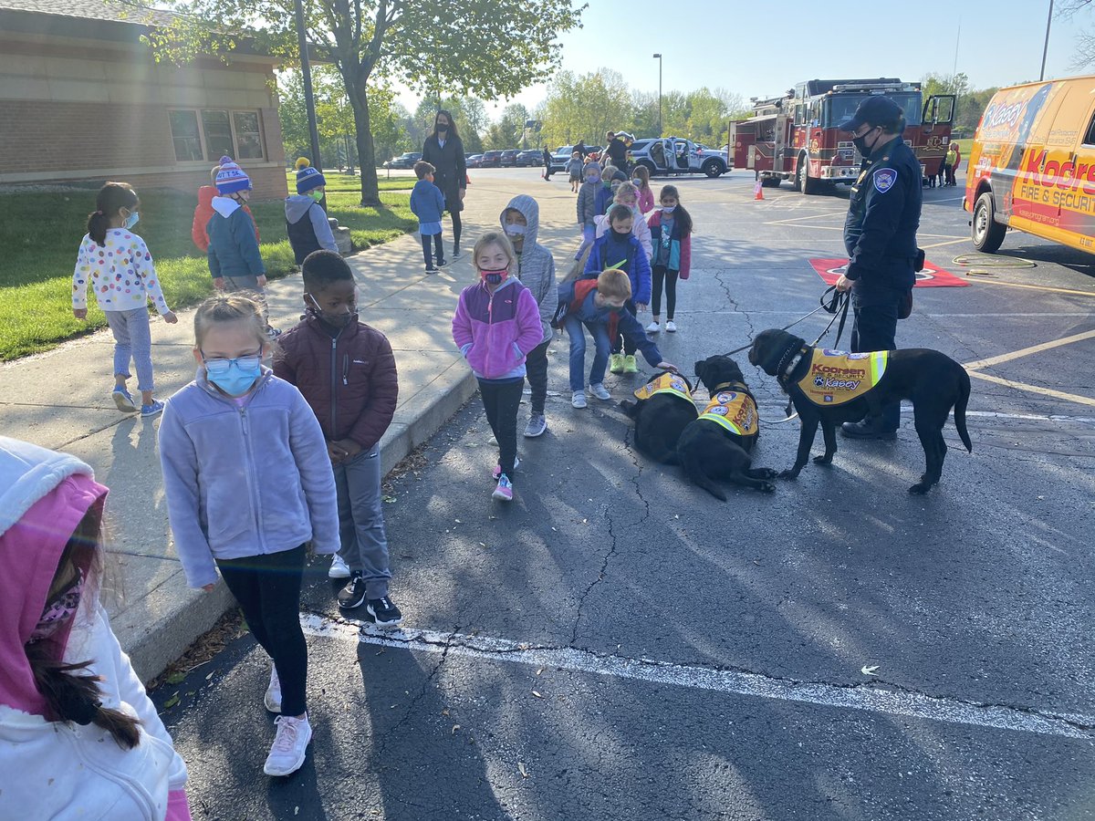 PantellaCamp's tweet photo. We had an incredible time learning about special jobs this morning! We are so thankful for our awesome SRO for coordinating it all! Thank you @CarmelFireDept @CarmelPD @koorsenfire @myccs @TowneMeadow https://t.co/2Y1yVYthsX