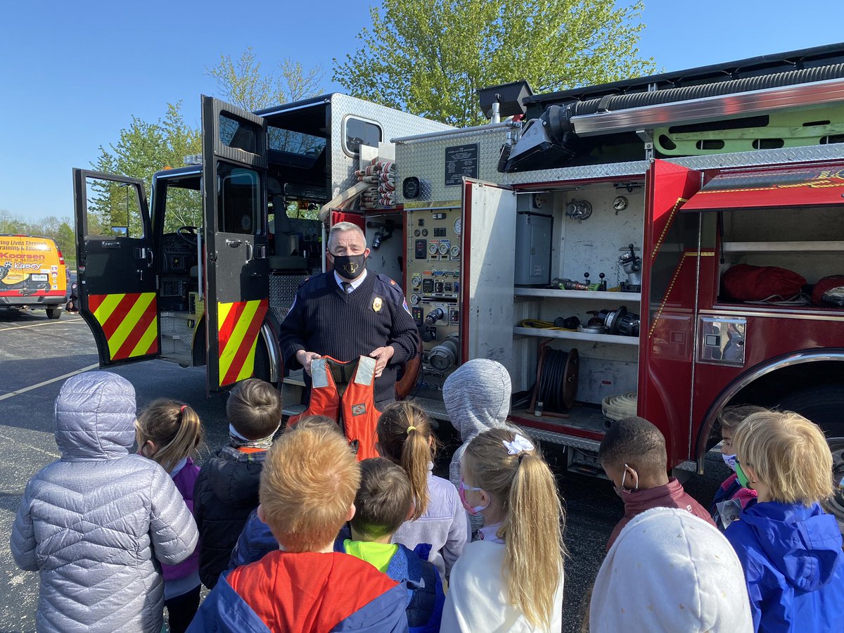 PantellaCamp's tweet photo. We had an incredible time learning about special jobs this morning! We are so thankful for our awesome SRO for coordinating it all! Thank you @CarmelFireDept @CarmelPD @koorsenfire @myccs @TowneMeadow https://t.co/2Y1yVYthsX