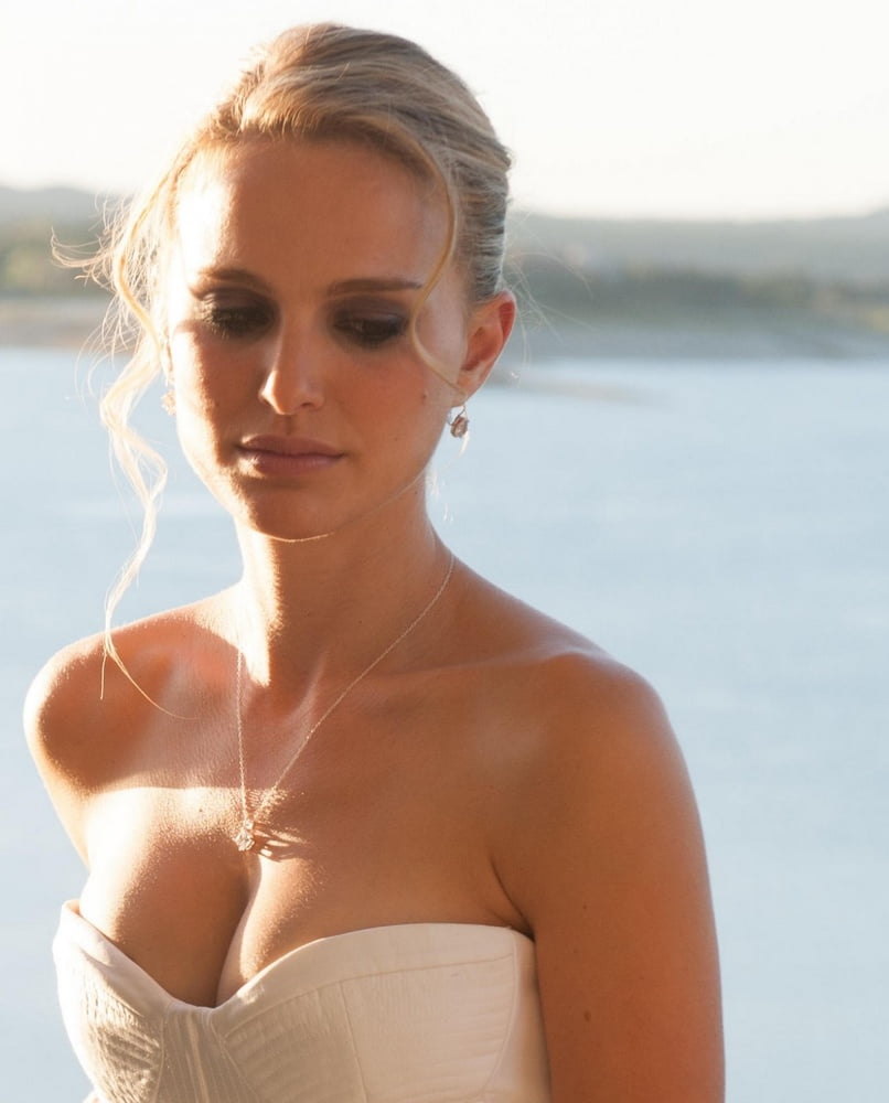 #NataliePortman is so damn sexy. Love her #tightbody and #smalltits. Simply #gorgeous.