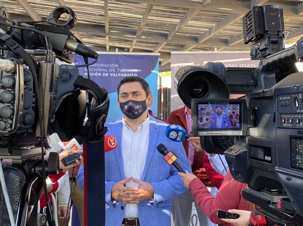 ValparaisoReg's tweet image. Punto de prensa en Restaurant La Picá de Emeterio, para dar inicio a Fase 2 en #Concón, hicimos entrega de los kits sanitarios a establecimientos que finalizaron sus capacitaciones en el marco de nuestro Programa Turismo Seguro y Confiable.@municoncon
@SaludSsrv @sernatur_valpo