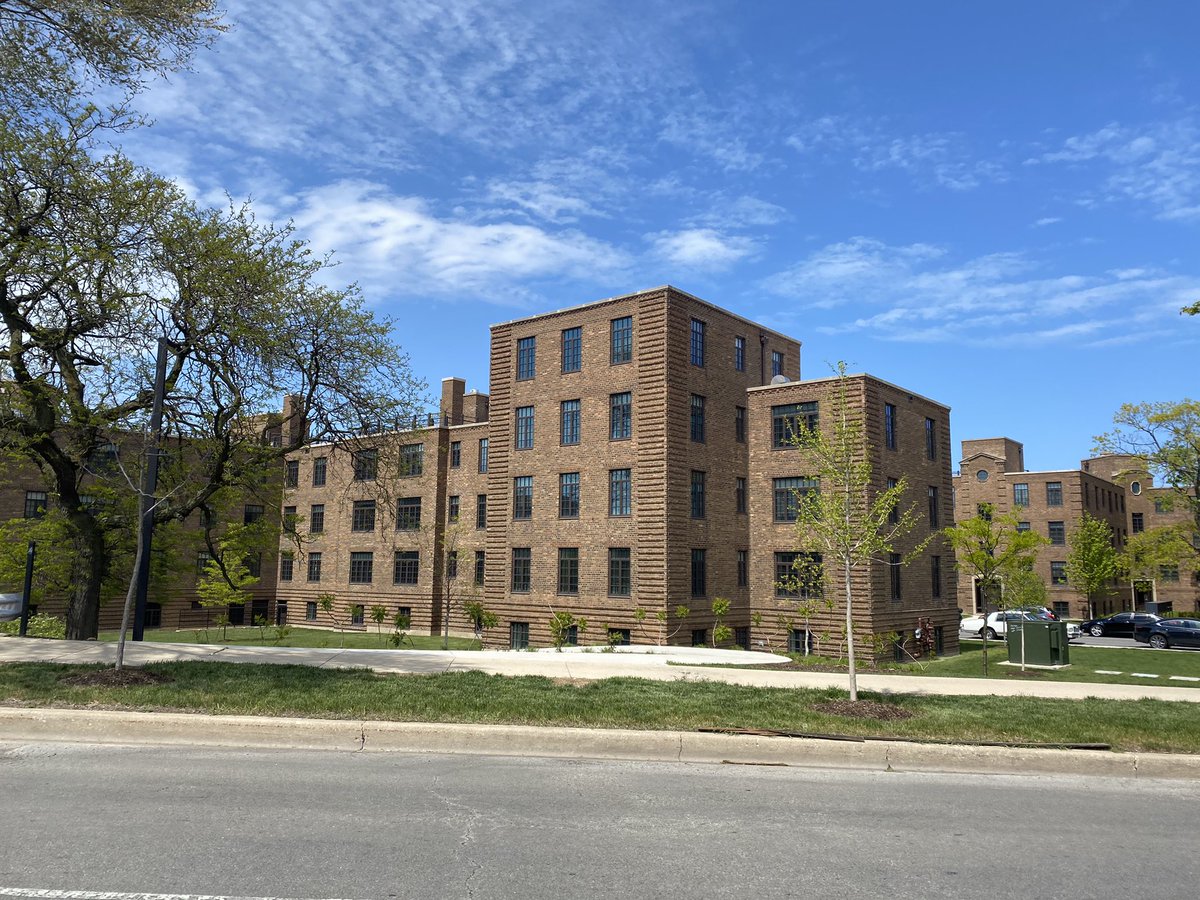 Compare it with the windows that were installed at Lathrop. Did the developer of the “Logan’s Crossing” just head over to ClimateGuard on Pulaski and say “give your finest cheapest windows?”