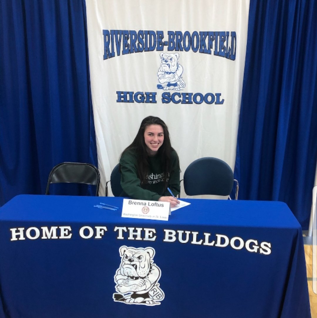 #CHE💪 🏀 - 📚📚 - ⛹️‍♀️ - Riverside Brookfield high scoring senior Brenna Loftus signs with Washington University (MO) today.