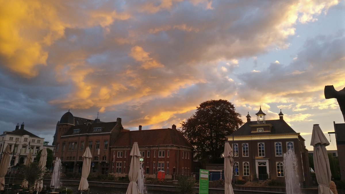 5km hardlopen PR met deze lucht als beloning. Mooie start van de week! #Helmond