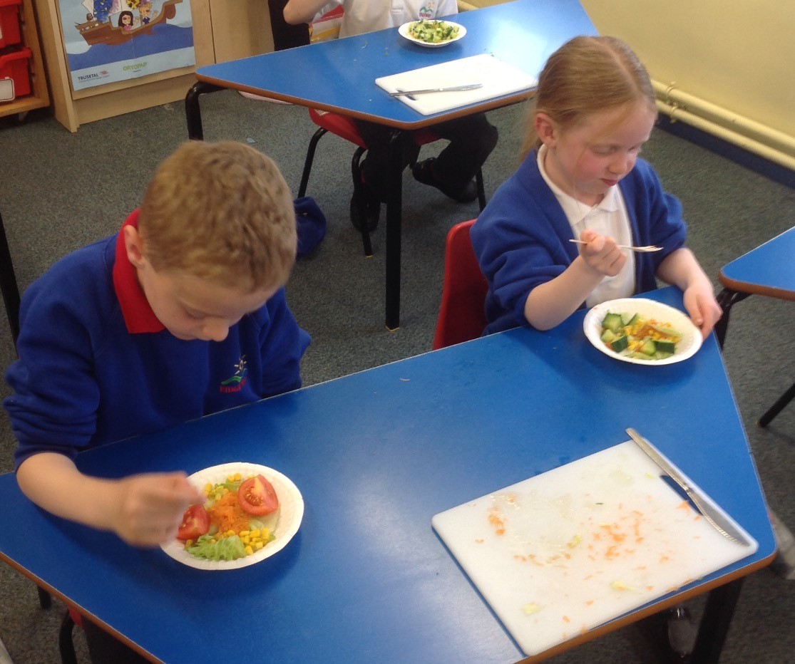 PrimaryRidgeway's tweet photo. Today the children in Thistle Class enjoyed being Healthy Champions by designing, creating and tasting a healthy vegetable salad. The children practiced slicing, peeling and grating techniques to prepare the food. What fantastic, tasty creations they have made! #thistleclass https://t.co/WtjnBdIYI1
