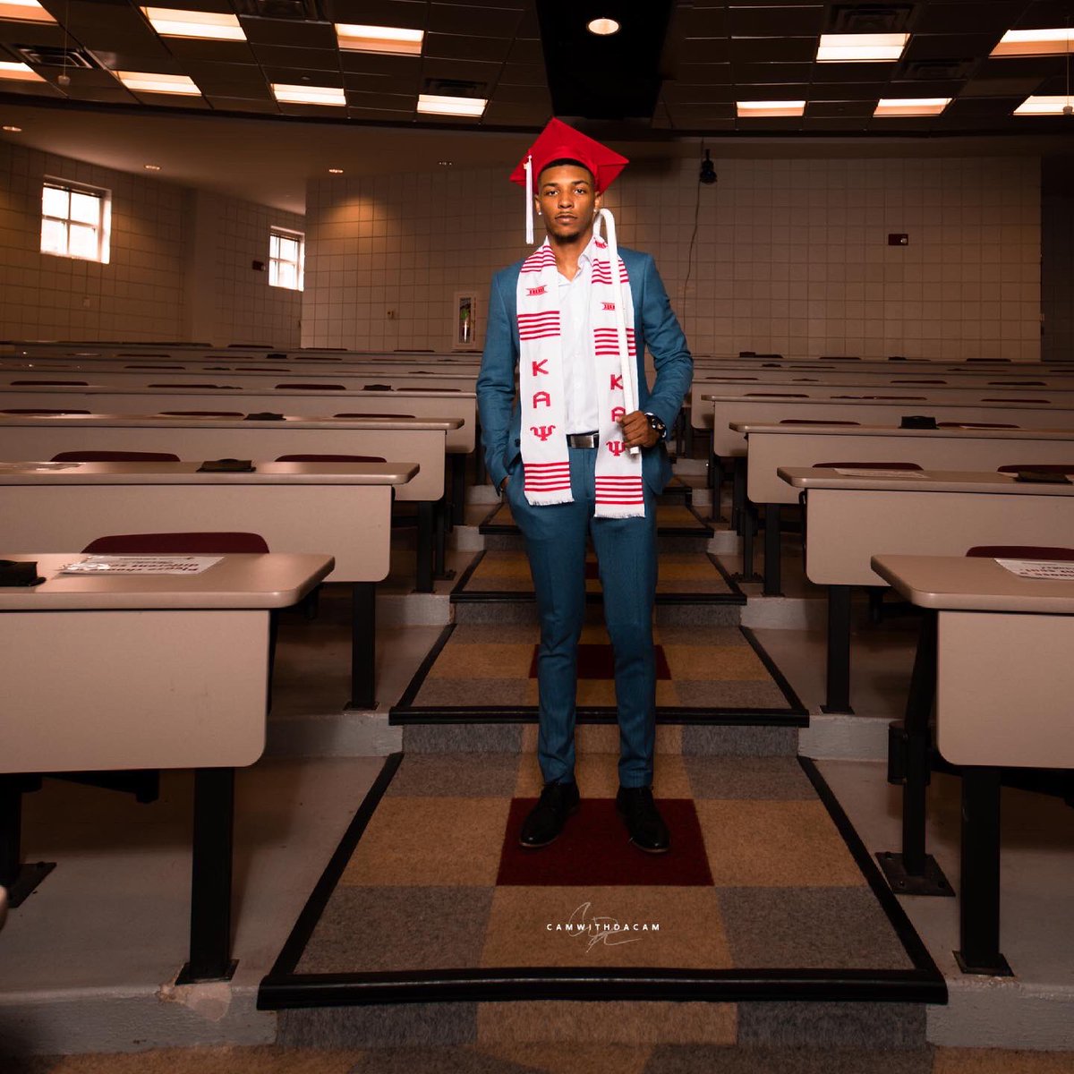 qreed4's tweet photo. “What feels like the end is often the beginning”

Q Reed signing out.....👌🏽♦️🎓

📸: @CamWithDaCam https://t.co/z89zPbFZe7