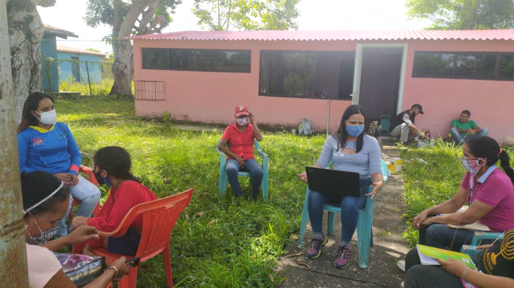 MariaVallenil15's tweet photo. Gob @_LaAvanzadora Trabaja incansablemente junto @FsmMonagas @svgmonagas BNBT @BOSMOCA1 @Psuv_Maturin @ClapMonagas Para la Inauguración de la BMS N. 96 Pq Boqueron Sector Paradero para seguir atendiendo al pueblo @mercal @MervinMaldonad0 cumpliendo al Pdte @NicolasMaduro #100BMS https://t.co/c07TX6NodS
