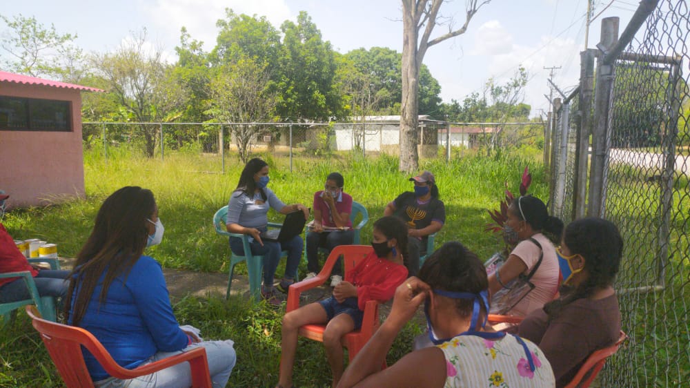 MariaVallenil15's tweet photo. Gob @_LaAvanzadora Trabaja incansablemente junto @FsmMonagas @svgmonagas BNBT @BOSMOCA1 @Psuv_Maturin @ClapMonagas Para la Inauguración de la BMS N. 96 Pq Boqueron Sector Paradero para seguir atendiendo al pueblo @mercal @MervinMaldonad0 cumpliendo al Pdte @NicolasMaduro #100BMS https://t.co/c07TX6NodS