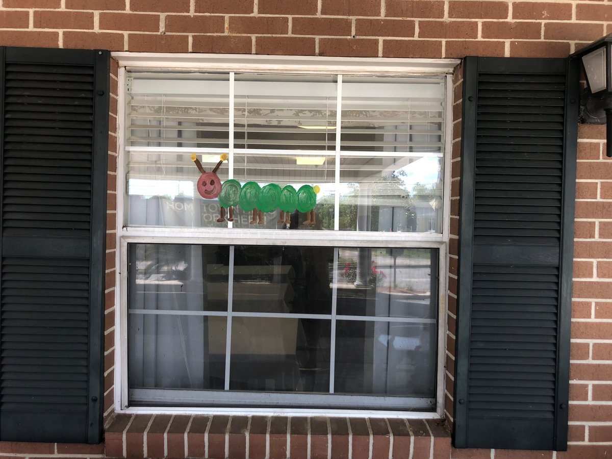 PruittHealth's tweet photo. π€ Partners from PruittHealth Hospice (Charleston) and their children visited PruittHealth - Orangeburg recently to decorate the windows. Check out the beautiful murals and art work! Family really does make us stronger! #PruittPride #CommittedToCaring #HealthCareHeroes https://t.co/QGnRqzva6y