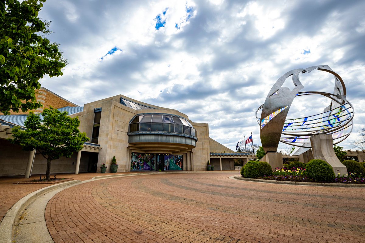 BallState's tweet photo. Will you be in Muncie for the summer? If you are, be sure to check out @Minnetrista for summer events and gatherings. Here's some visual encouragement to get out and enjoy the summer with Minnetrista. https://t.co/LctEwTevAc