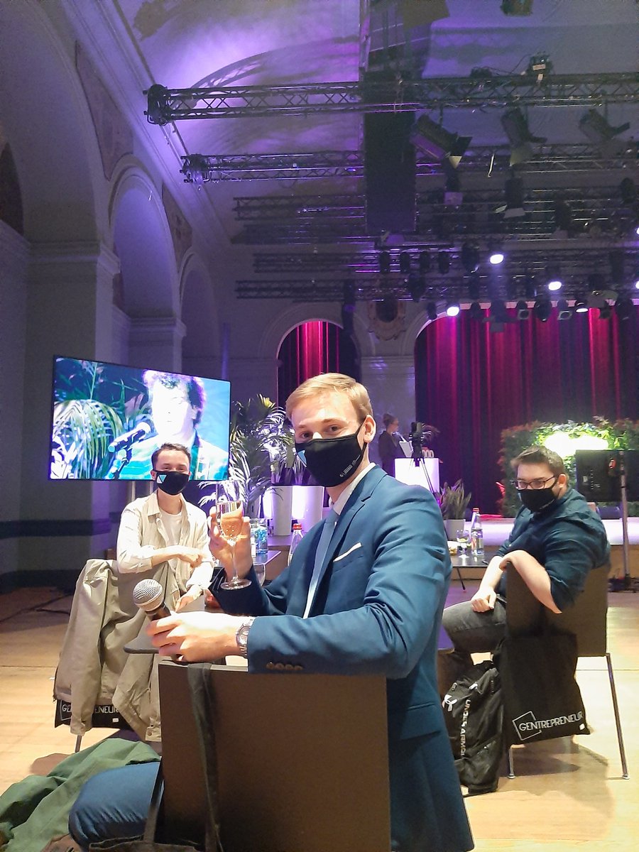 SteveStevens_eu's tweet photo. Fier op het #ugent #studentondernemerschap 
Knappe #gentrepreneur finale met veel ondernemend talent van @ugent @hogent @ArteveldehsGent @kaho 
UGent geneeskunde student, Sim, wint met https://t.co/1K2XX0wLpk
@rvdwalle
@sofiebracke @MathiasDeClercq @kdbosche @HerrewegheMieke https://t.co/HG1JRBOqWd