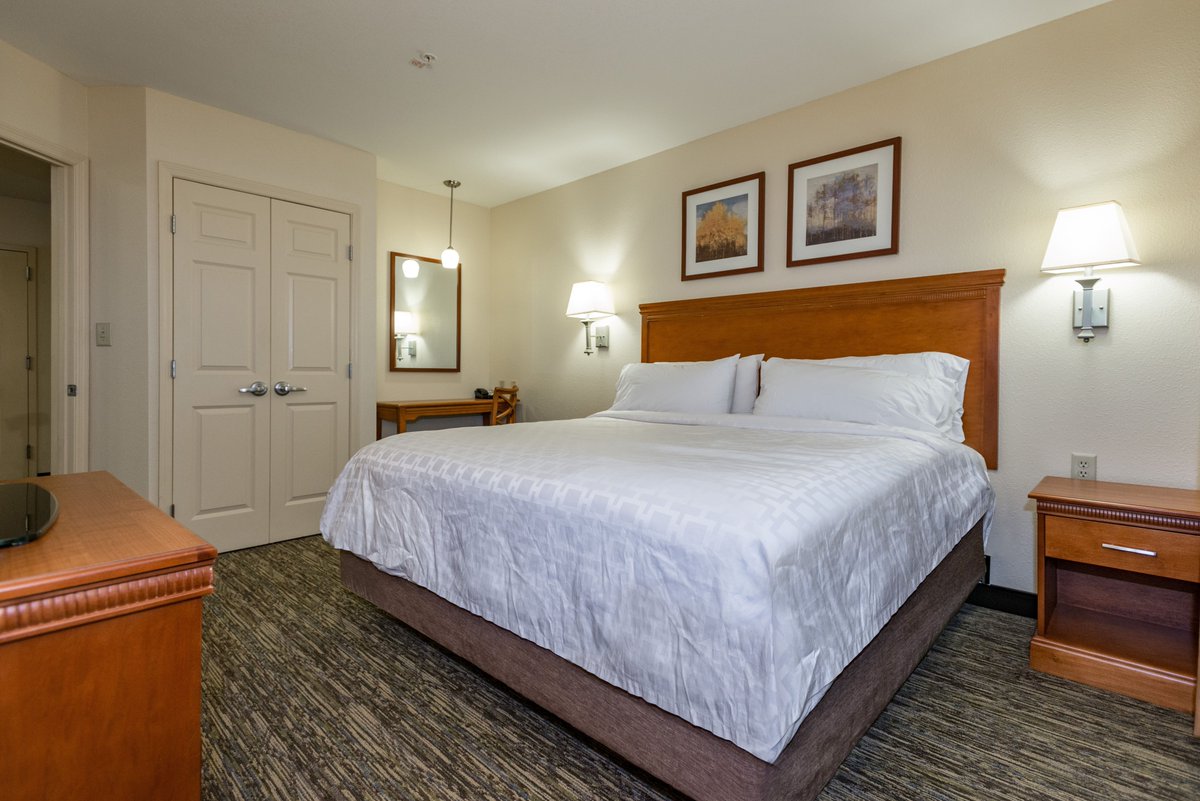 SuitesMobile's tweet photo. Hard work deserves a comfortable stay! #extendedstay #considerushome #visitMobile #borntocelebrate #homeawayfromhome https://t.co/klfZsrJTh3
