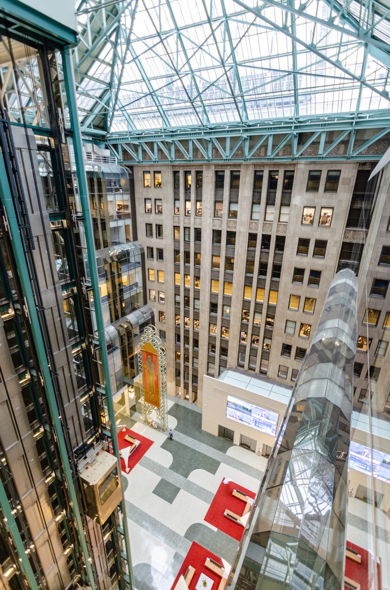 Interior atrium of the addition to the Chicago Board of Trade Building, completed in 1983.