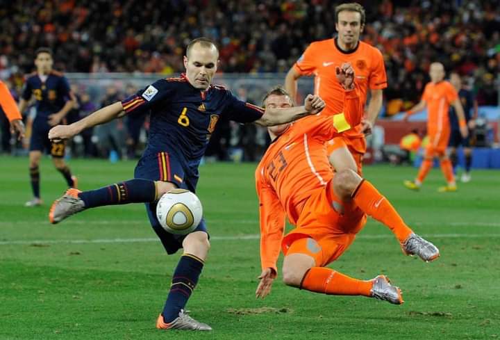 Happy Birthday Andres Iniesta   Fav rival Player  