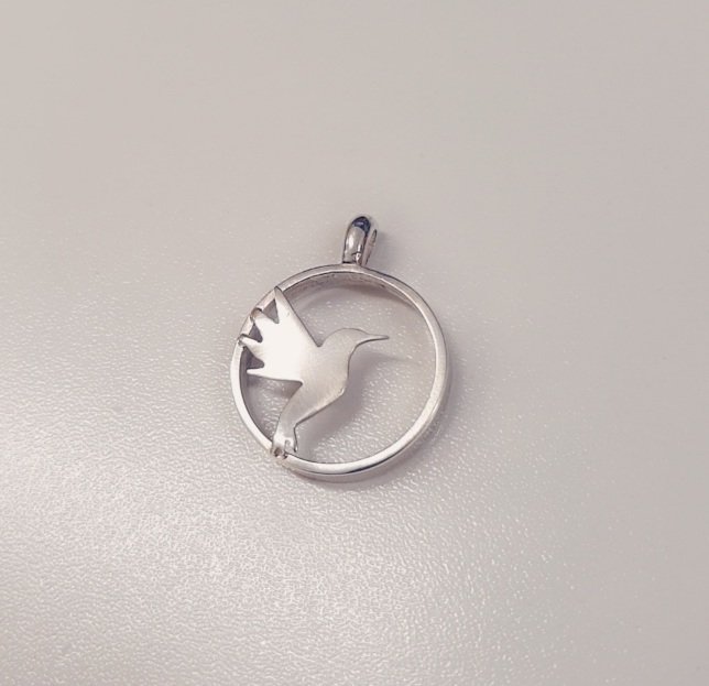 FineTreasures's tweet photo. My rainy Saturday project ❤️ #sterlingsilvernecklace #sterlingsilverjewellery #sterlingsilverhummingbird #craftersofinstagram #craftstock https://t.co/C5MJeGU3Zf