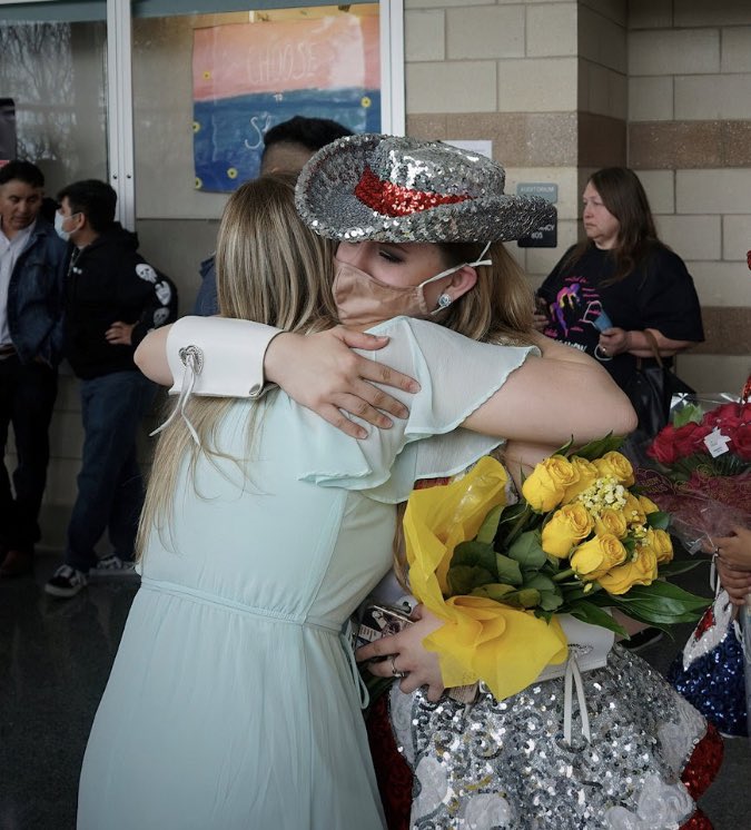 SARAH VESCELIUS tweet media