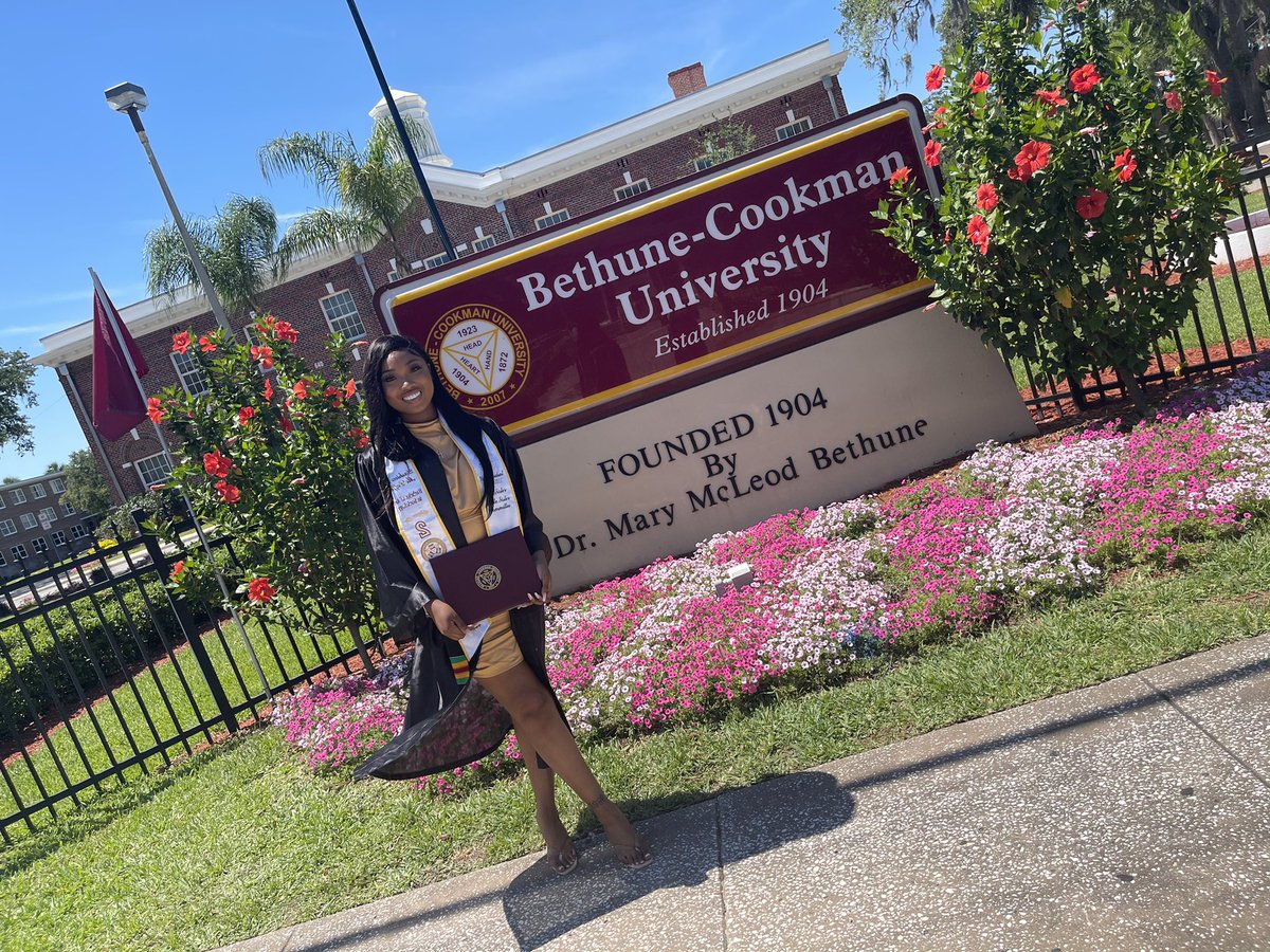 _shicaareunna's tweet photo. #BCUgrad ππ― https://t.co/3Nu7wnqPVR