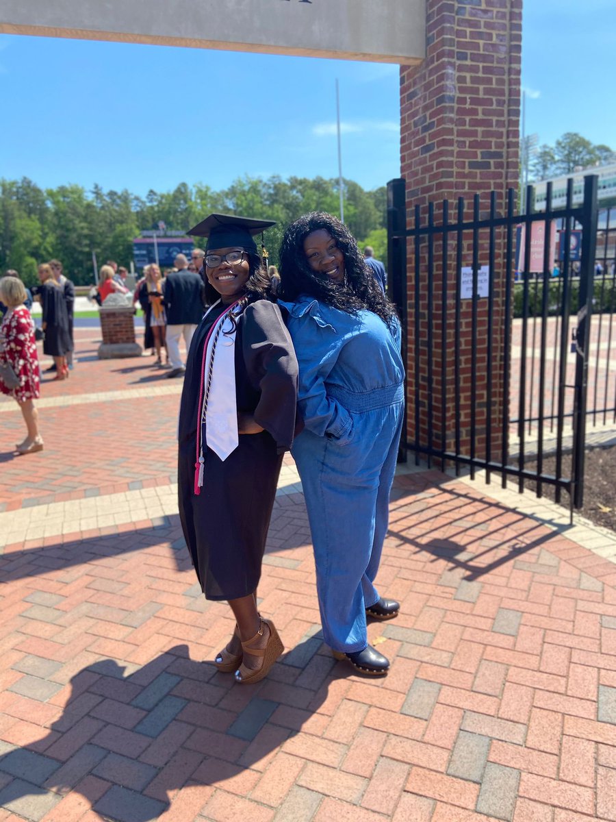 ciarosaliepk_'s tweet photo. my motivation🥰🥰 #issaGRAD https://t.co/uPFqdP4tqb