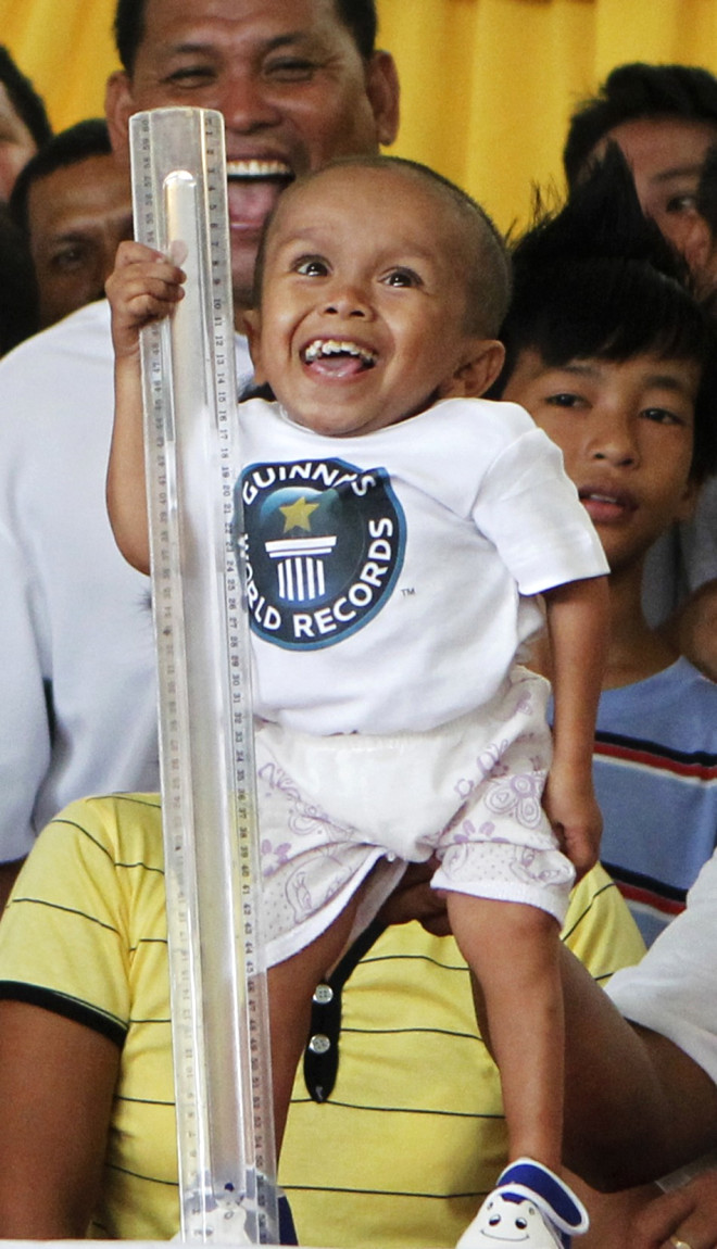Какой самый медленный человек. Джунри Балуинг рост. Филиппинец Джунри Балауинг. Джунри Балавинг (Филиппины) — 59 см. Джунри Балуинг сейчас.