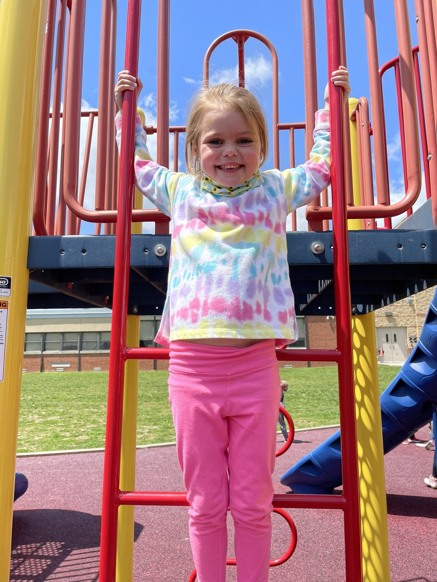 McCullough_GH's tweet photo. The color pink💖, soccer⚽️,and Junie B. Jones 📚are a few of Charlee’s favorite things! #starstudentoftheweek #WErTJ #WErTJK https://t.co/XFi7xuDqZ8