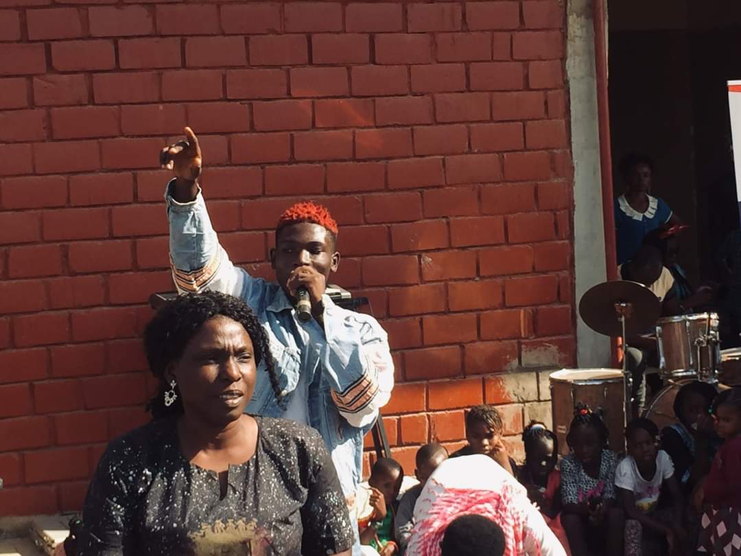 EgbonCass's tweet photo. I'm hustling for my mom 
That woman worked harder than any man 
Real hustler 
No matter how hard it was she always scaled through 
If I no use this music show that woman say she try then I don f up 

Help me abeg 🙏
Stream Hustle 
https://t.co/ZBNTTyvOgg
#Celebritygateman https://t.co/PahpVYl2zY