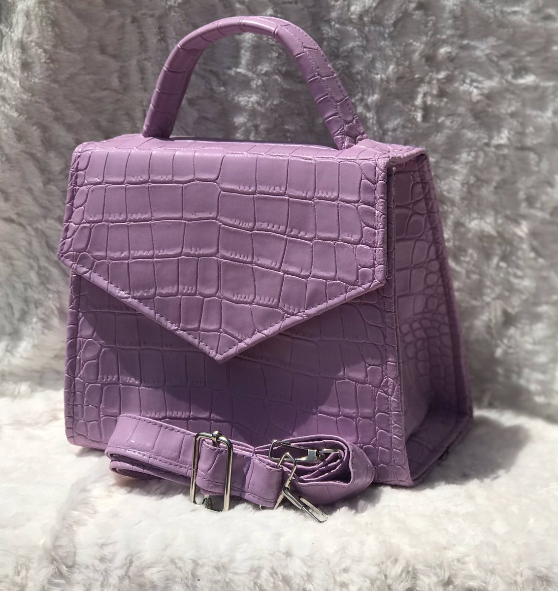 immatechy's tweet photo. I Design and Produce quality hand made bags using Leather or African prints.

kindly check my page on IG And follow me via this link 👇 I follow back🙏

IG : https://t.co/h1lCrBAobT

#ElitesMarketDay 
#EricaNlewedim 
#ElitesBusinessWorld

ERICA NLEWEDIM https://t.co/HZ0PwdFFJ9