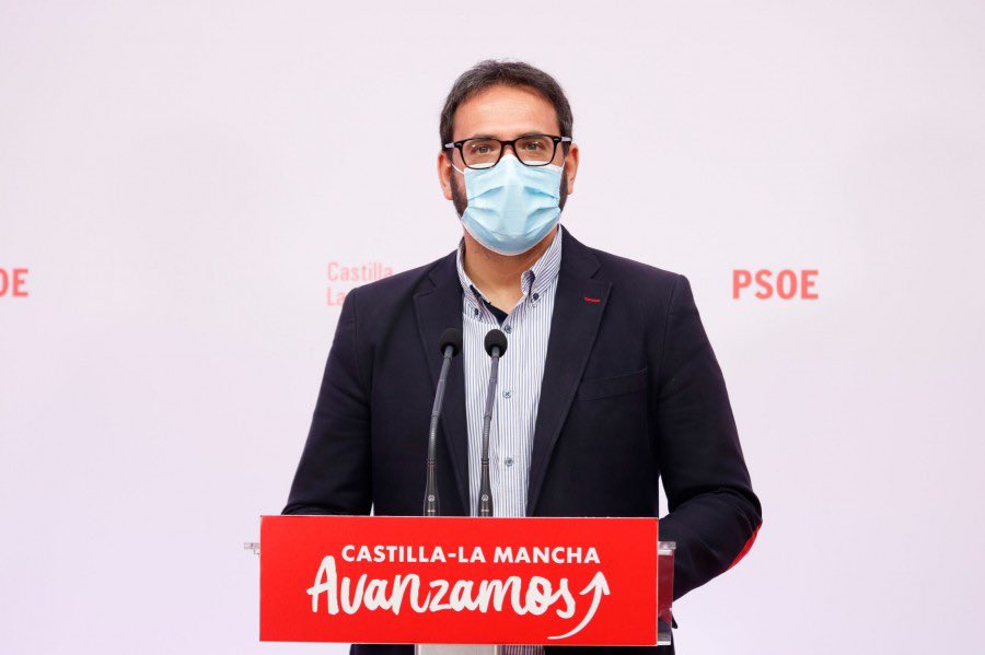 psoetoledo's tweet image. .@Sergio_GP a Núñez: “Despierte de la campaña de Madrid que le ha mantenido en la inopia, el Gobierno regional anunció ya hace semanas las ayudas al calzado”. @pscmpsoe 

psoetoledo.es/Noticia.php?Co…