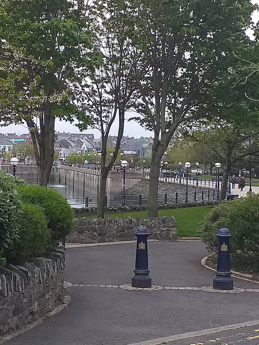 KarenDouglas_NI's tweet photo. Great to see these steps cleansed as they are a gateway to #Pickie & #BangorMarina Thanks to @ANDborough officers for responding to my request #BangorByTheSea ππ https://t.co/H1KAyCXfDC