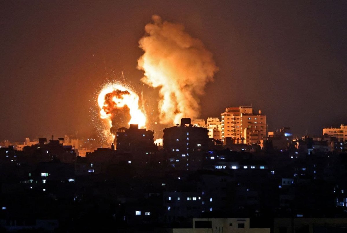 This is Gaza right now. Occupation forces bombed civilian homes. I beg you to keep tweeting about what's happening in Palestine. Don't abandon Palestine. (open thread for resources to help) #GazaUnderAttack  #FreePalestine  #غزه_تحت_القصف