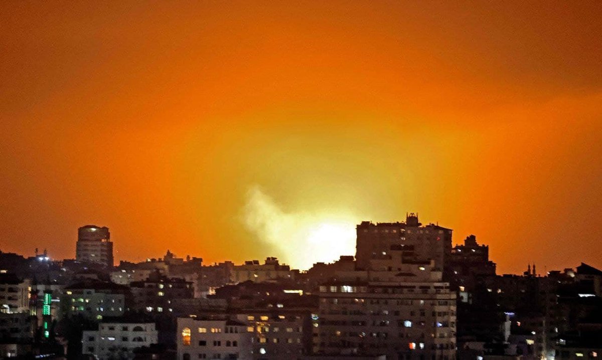 This is Gaza right now. Occupation forces bombed civilian homes. I beg you to keep tweeting about what's happening in Palestine. Don't abandon Palestine. (open thread for resources to help) #GazaUnderAttack  #FreePalestine  #غزه_تحت_القصف