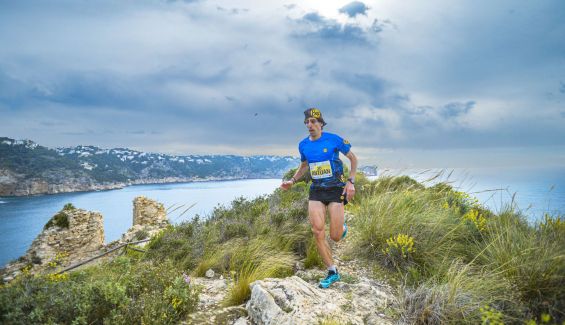 Antonio Martínez y Gemma Arenas vencedores de la Granadella Trail dlvr.it/RzTJ5T