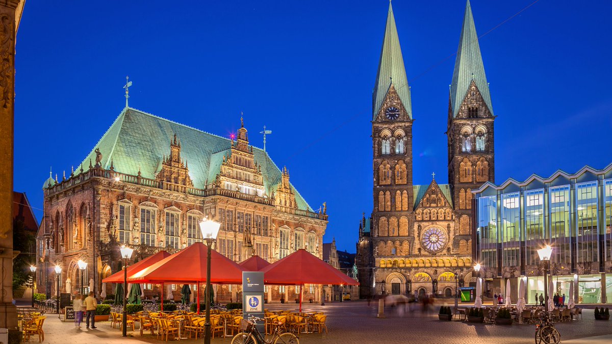 🌍📍Brema, Germania 🇩🇪🚩
•
•
•
#bremen 💙💛#bremencity #bremenerleben #bremenistschön #brema 🌍💚#germany💜 #igersbremer 💖 #bestcity #landscapephotography 🧡💜✈#visit_bremer #visitbremer  #architecturelovers #architecturedesign
💛 #architectures🔝#aroundtheworld 💛 🌍💛💙🚩