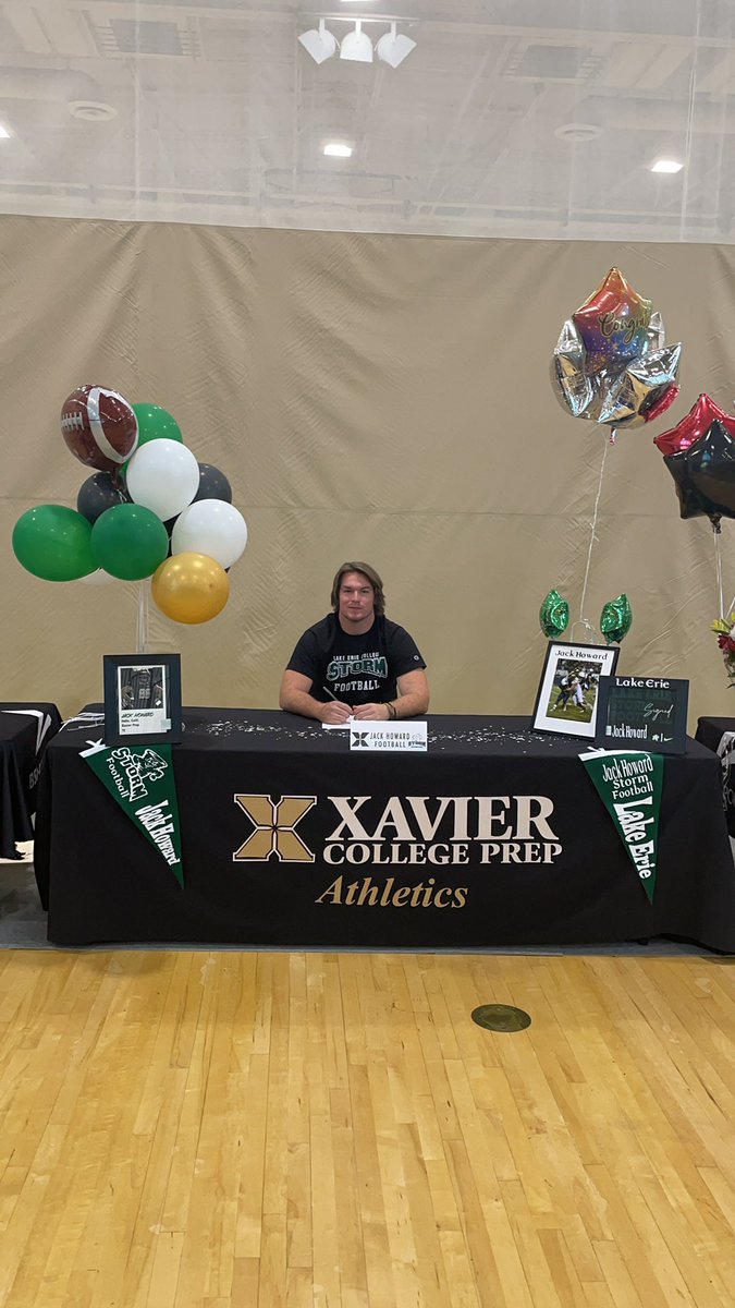XCPHS_Football's tweet photo. @LakeErieFB is getting a great one! @Jack_howard9 we truly appreciate all you’ve done for culture! #GoldDomes #XCP #TheXavierDifference ⚜️⚜️⚜️⚜️@JamesDockery31 #BuildingRome #SendThemOut https://t.co/dGjRkdi19Y