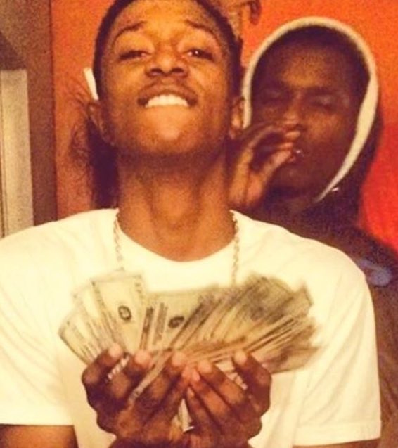 RapCatchUp's tweet photo. Happy Birthday and Rest In Peace to Chicago rapper Shaquon ‘#YoungPappy’ Thomas. Today would have been his 26th Birthday 🕯🎂 https://t.co/c4GWawX0u0