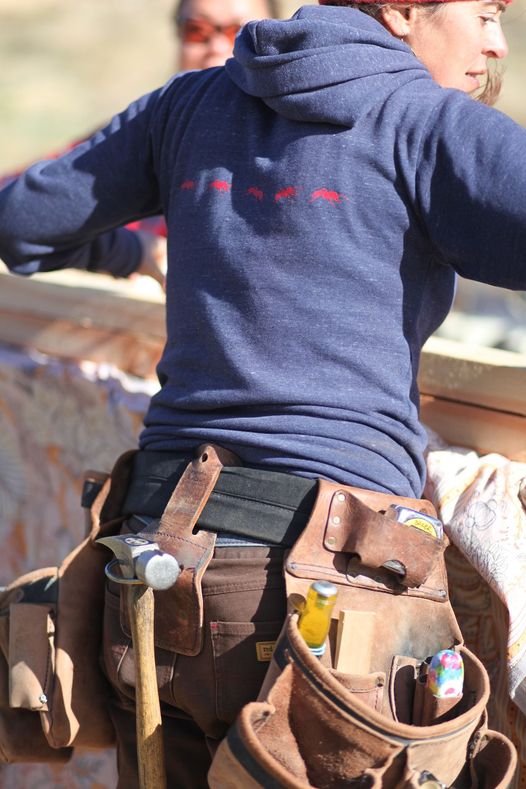 RedAntsPants's tweet photo. 'A strong woman looks a challenge dead in the eye and gives it a wink.' -Gina Carey
#mondaymotivation💪 #strongwomen #hardwork #challengeaccepted #redantspants #pantswithpockets #madeinamerica #madeinusa🇺🇸 https://t.co/UbfQF1iBcy