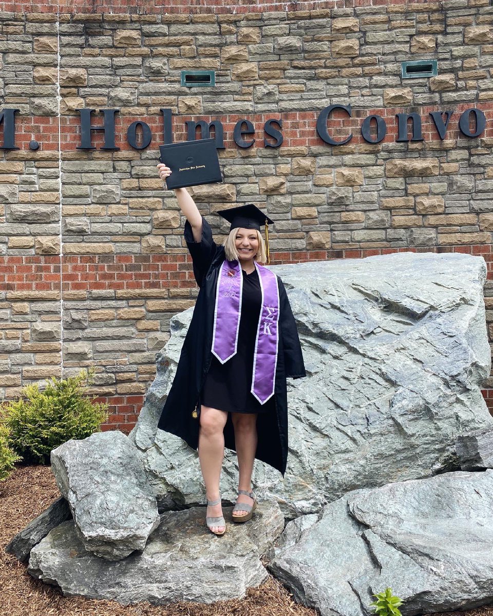 abigailnwatkins's tweet photo. done with the B.S.🎓 master’s in media studies, I’ll see you soon🤩 #byeappstate #helloNYC https://t.co/6CbiY6BZ5f