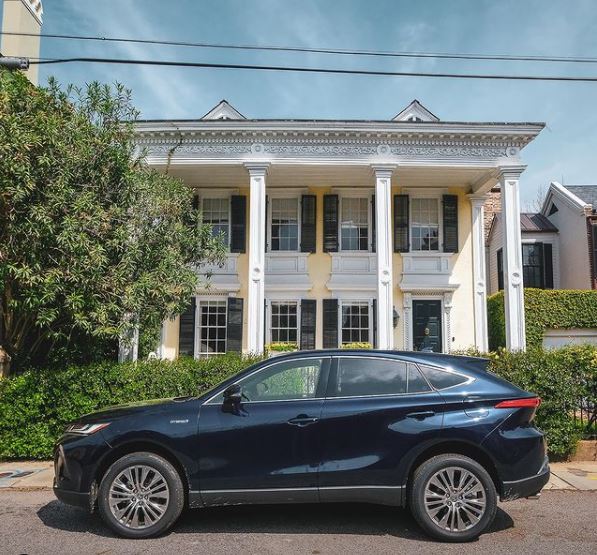 Flow_Toyota's tweet photo. Looking like a throne on King St., on our way to @chswineandfood! 👑 #Venza #Hybrid
. . .

#FlowToyota #StatesvilleNC https://t.co/eo0gHWC1PG