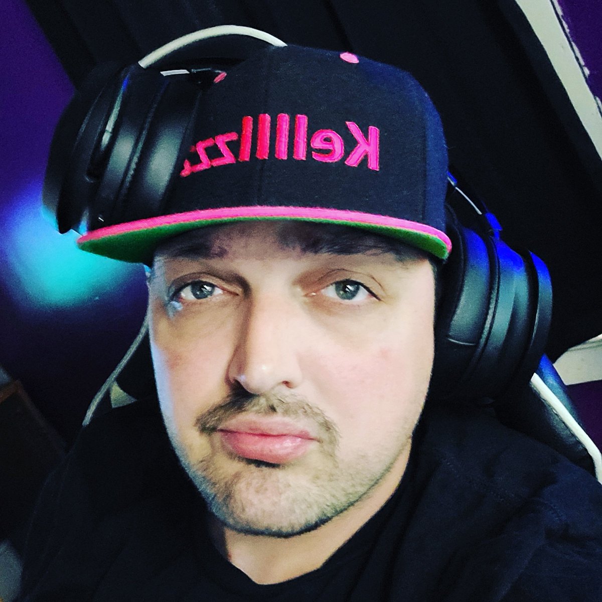 TTVKELLLLZZZ's tweet photo. Live right now mom cam now up and running https://t.co/DcWjoK2m6Y https://t.co/KIHGzv4OSJ