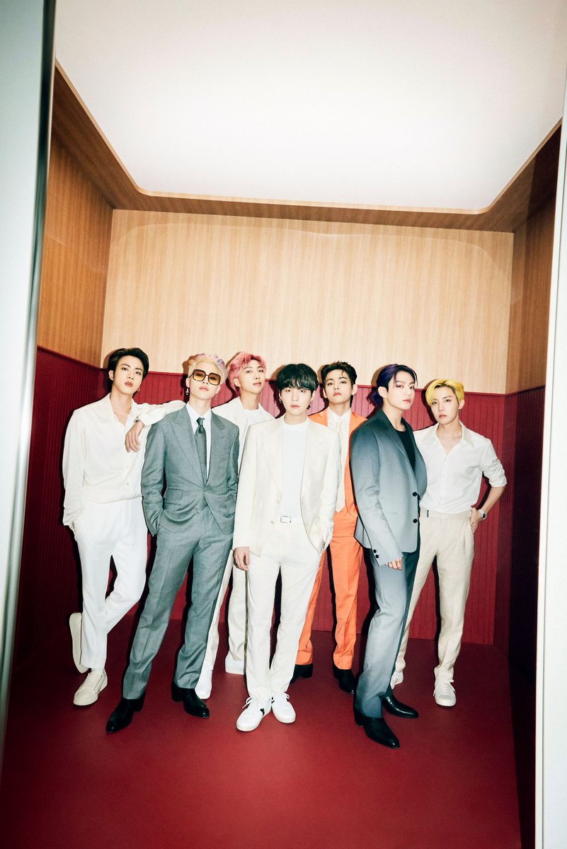 I'm voting for <a href="/BTS_twt/">방탄소년단</a> for #BBMAsTopSocial. RT to vote too!