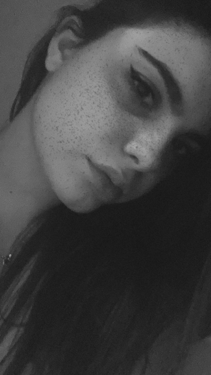 blesscurly's tweet photo. I wish I had freckles ✨ https://t.co/9TkisxJhLH