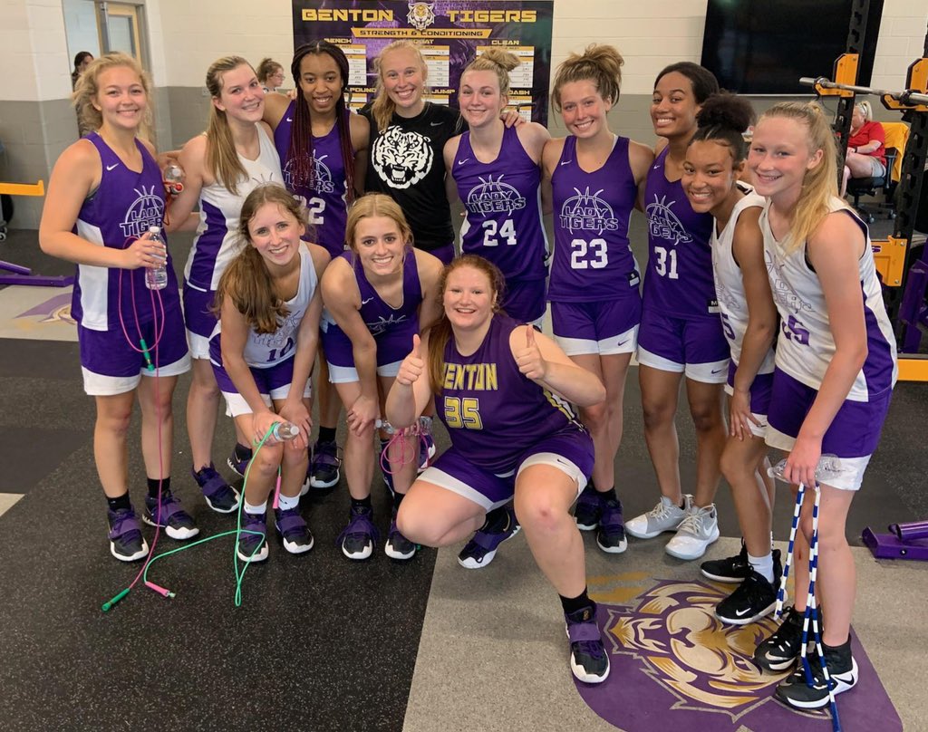 BentonLadyTige1's tweet photo. Always a great day when @BentonLadyTige1 Alumni and current @LSUwbkb player @emward2111 comes to work out with the Benton Lady Tigers!!!  @BentonTigersLA https://t.co/jlL8eCwOmI