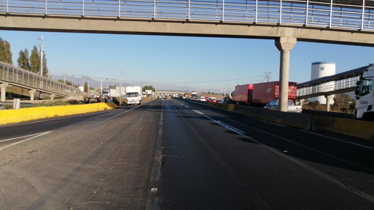 ⚠️Se realiza DESVÍO de tránsito por accidente desde km. 62.5 al norte. Sector San Francisco Mostazal. Móviles de emergencia trabajando en el lugar. <a href="/Red_OHiggins/">Red O'Higgins</a> <a href="/Info_Rancagua/">Info Rancagua</a>