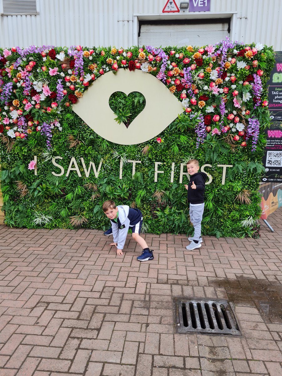 ktdale's tweet photo. @isawitfirst Britain's next top models having so much fun at @ParkNParty_ https://t.co/8fXJrNfsVL
