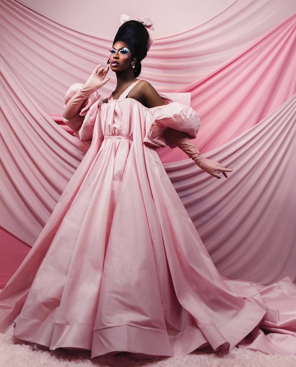 reebsaelasar's tweet photo. the BEST four looks on drag race, ever. https://t.co/6aA91302nL