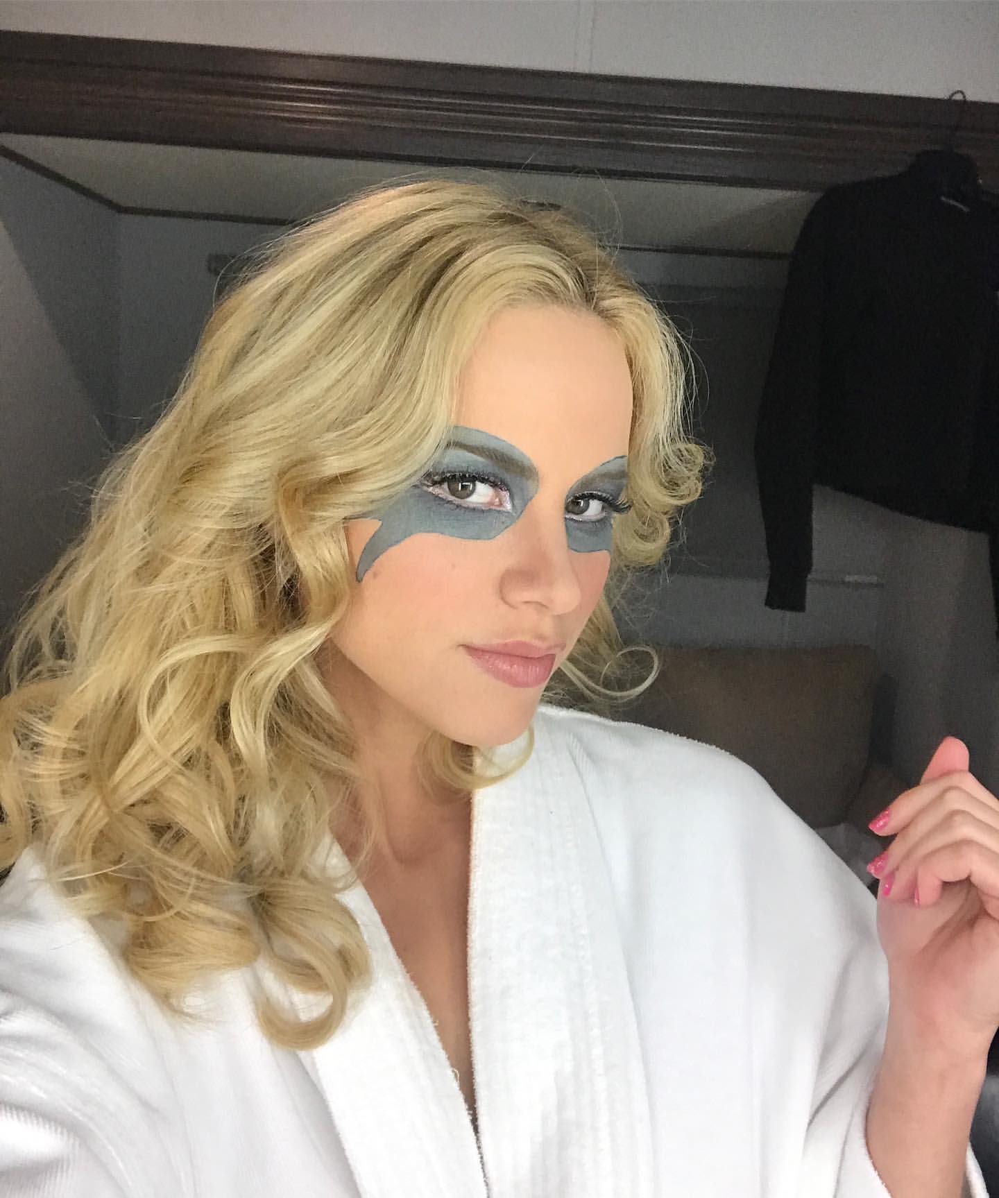 Happy birthday to our Dazzler,    ¡Feliz cumpleaños a nuestra Dazzler, Halston Sage! 